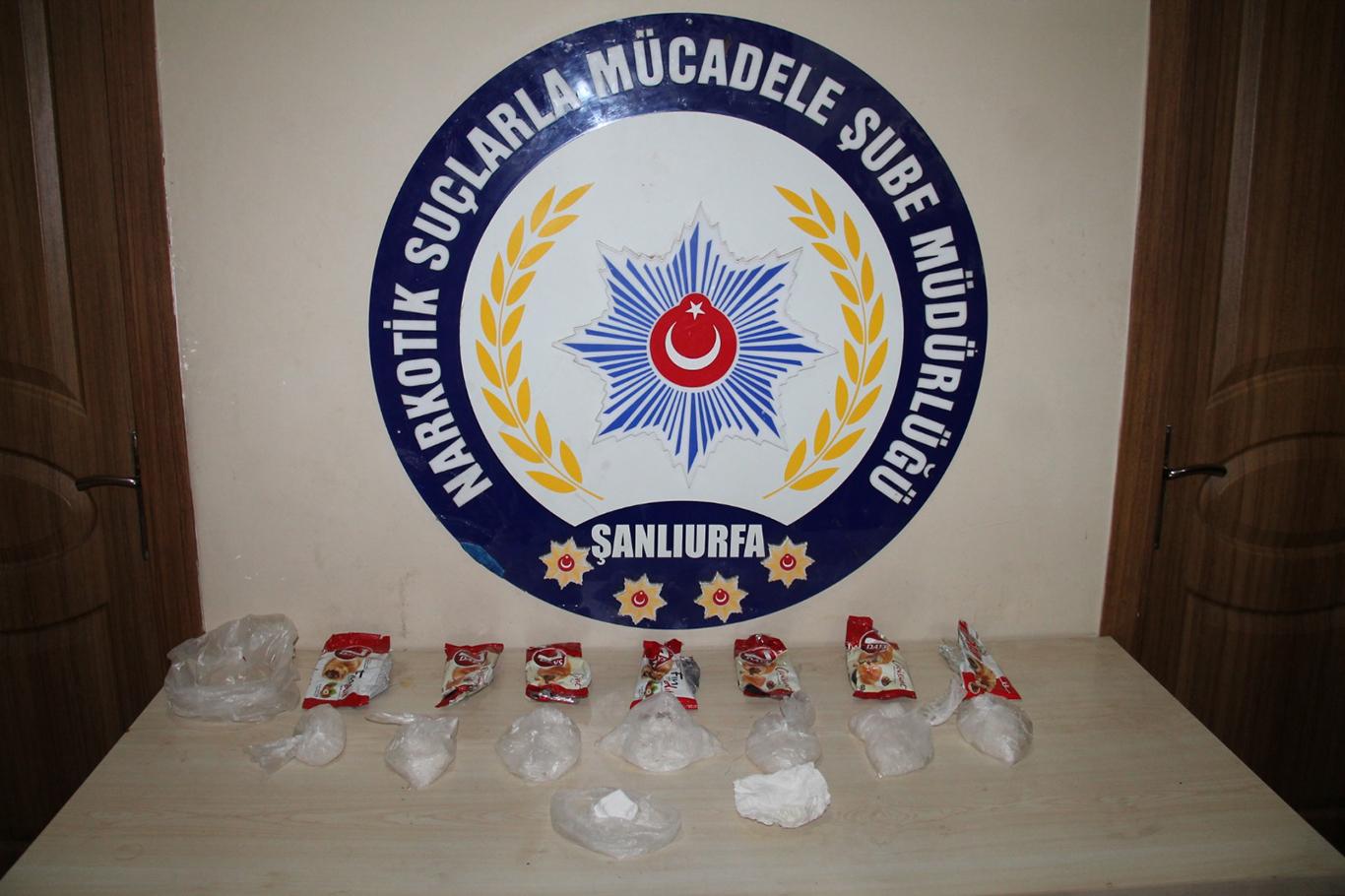 Kek ambalajına gizlenmiş uyuşturucu ele geçirildi
